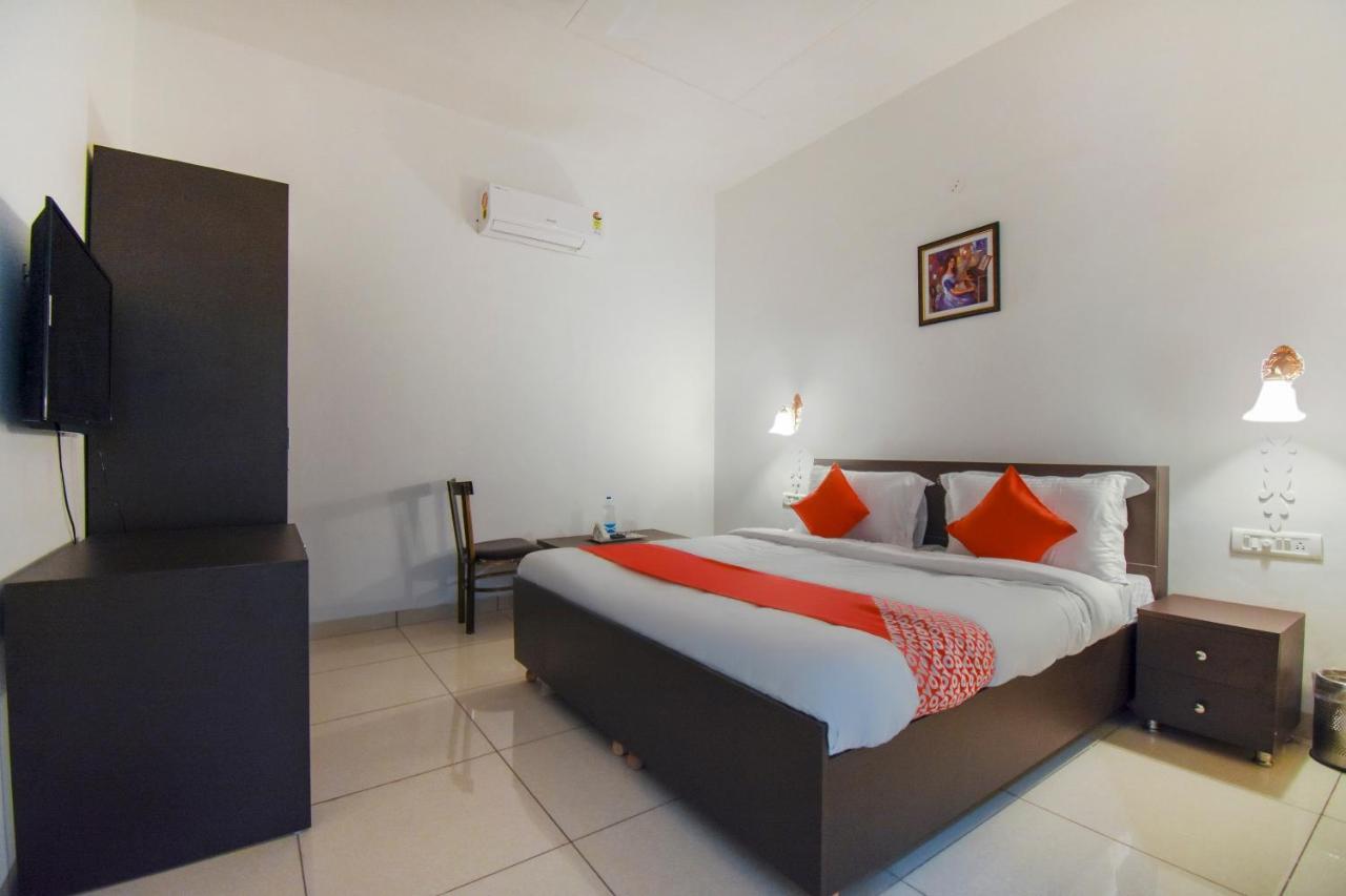 Hotel Oyo 75460 Sky High Residency Ludhiana Exterior foto