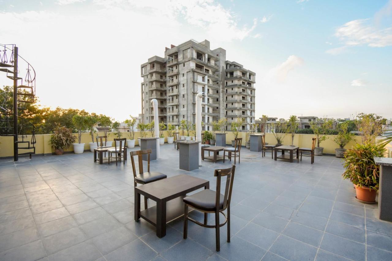 Hotel Oyo 75460 Sky High Residency Ludhiana Exterior foto